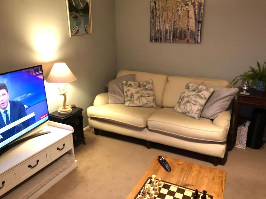 Lovely Riverside Flat * Stifford